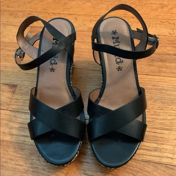 Mudd Wedge Sandals - Picture 2 of 4